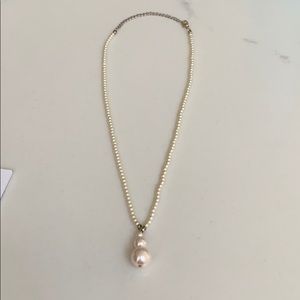 Vintage pearl necklace great for a young girl